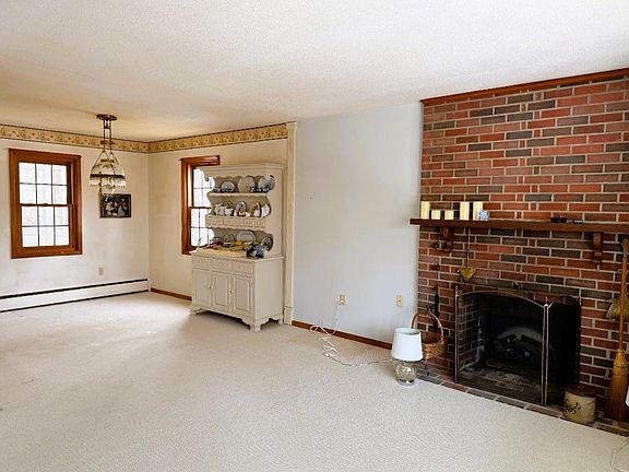 4th image of 59 White Rock Hill Road