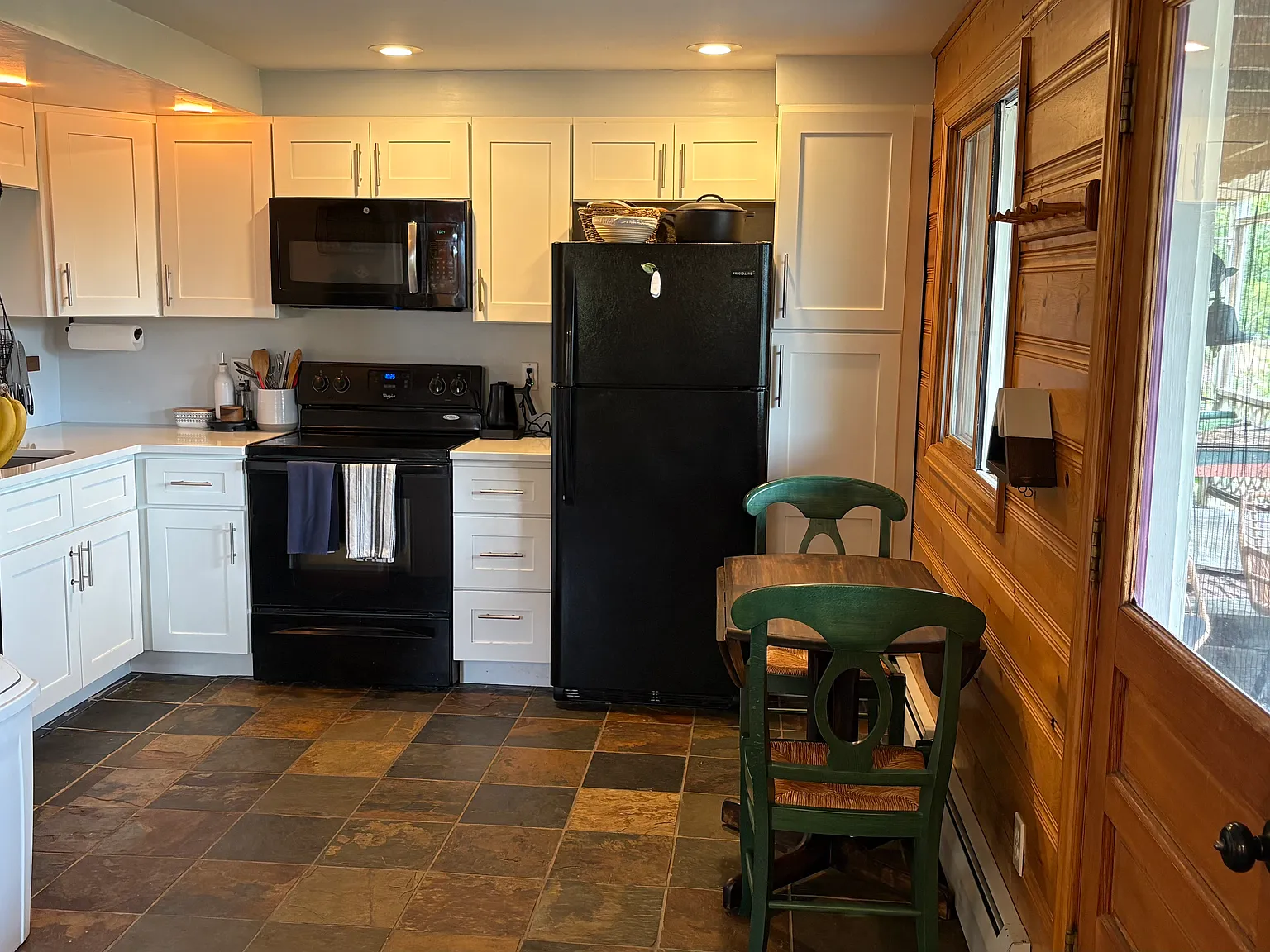 90 Deerfoot Ave — Photo 4
