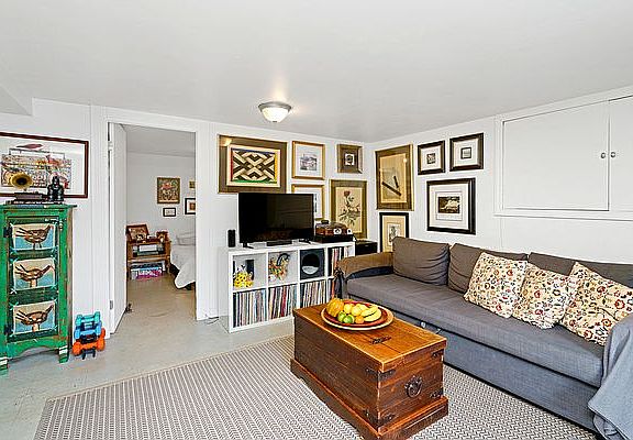 2nd image of 47-11-30 Avenue Grn
