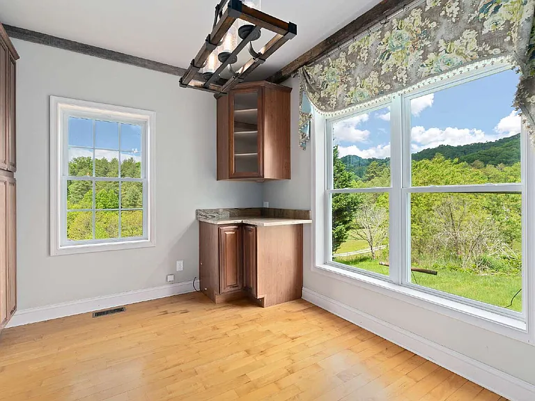 330 Sutton Branch Rd — Photo 6