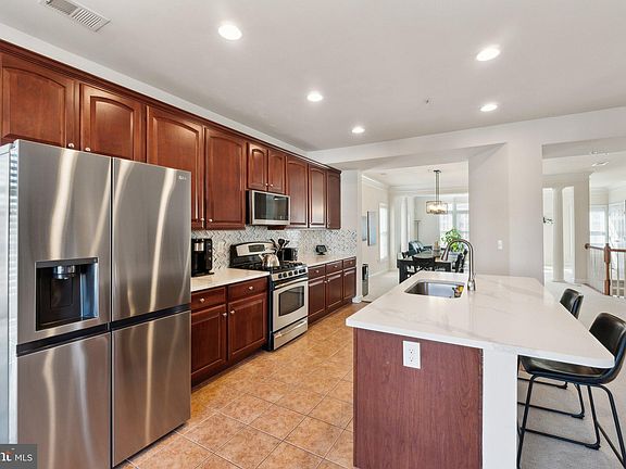 3rd image of 627 Whetstone Glen St