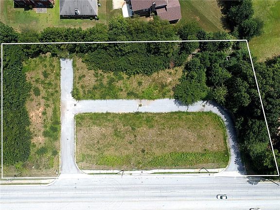 2nd image of 758 S Stone Mountain Lithonia Rd #X