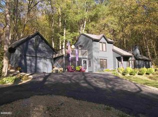 6 Longwood Dr, Galena, IL 61036