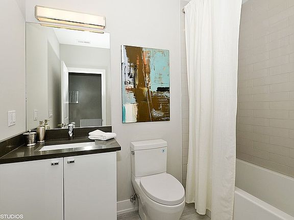 5th image of 469 N Paulina St Unit 405