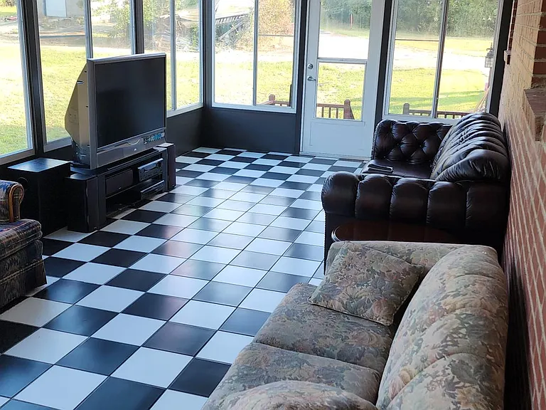 1810 Shady Grove Rd — Photo 9