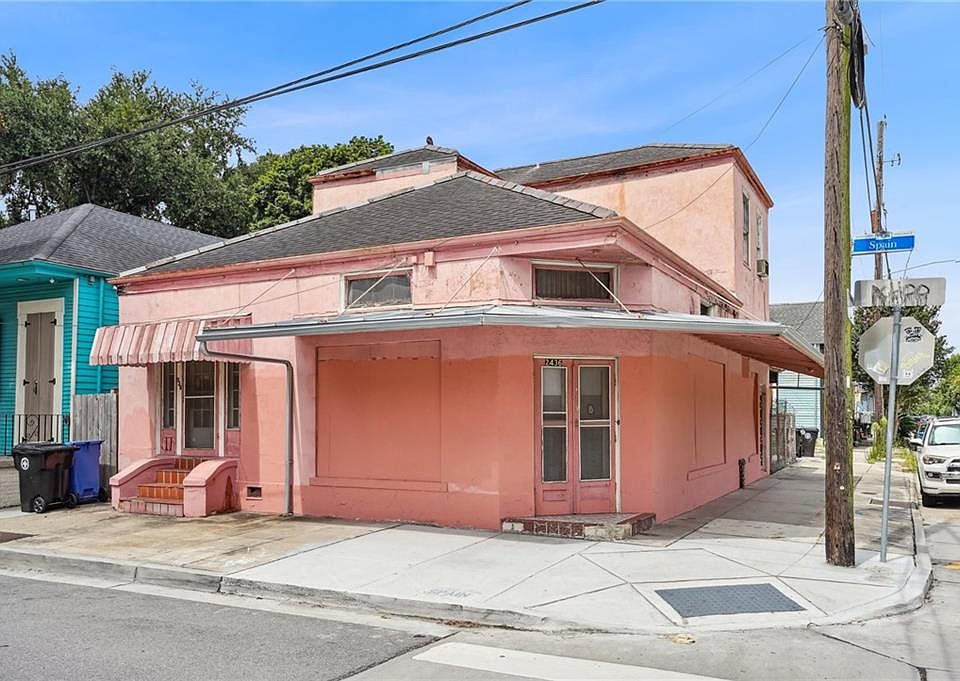 1st image of 938 Spain St