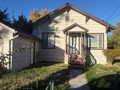 718 Cedar St