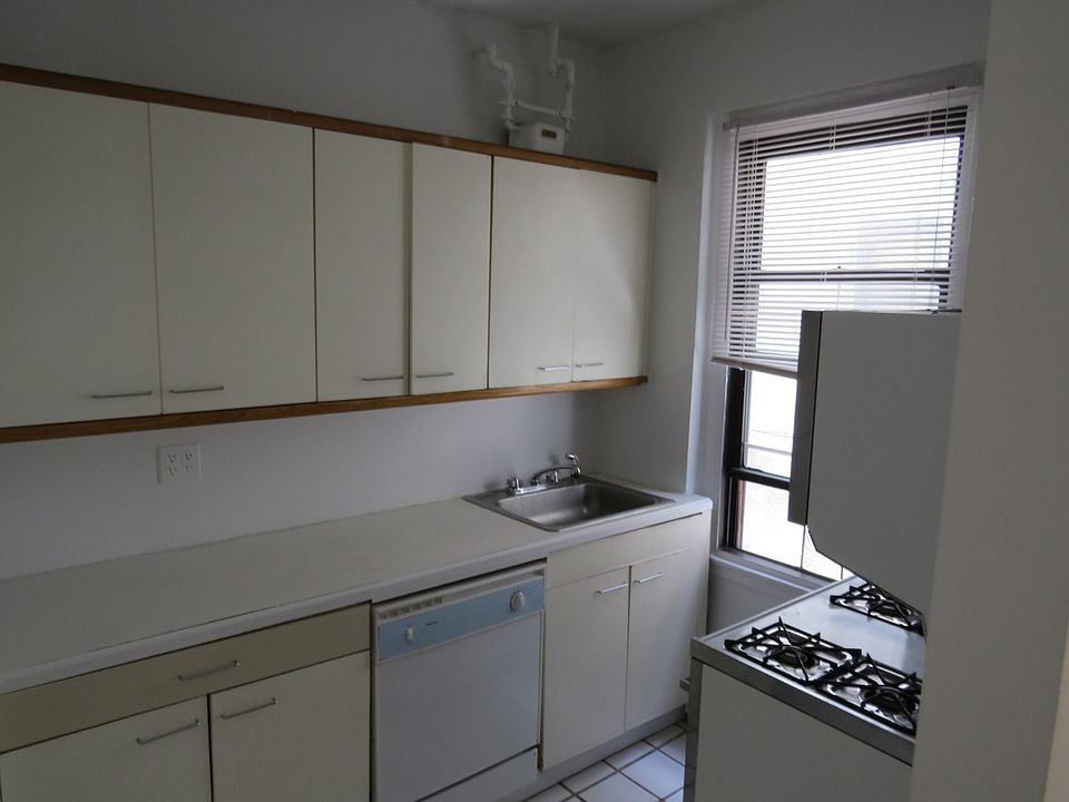 1st image of 2147 33rd St APT 2F