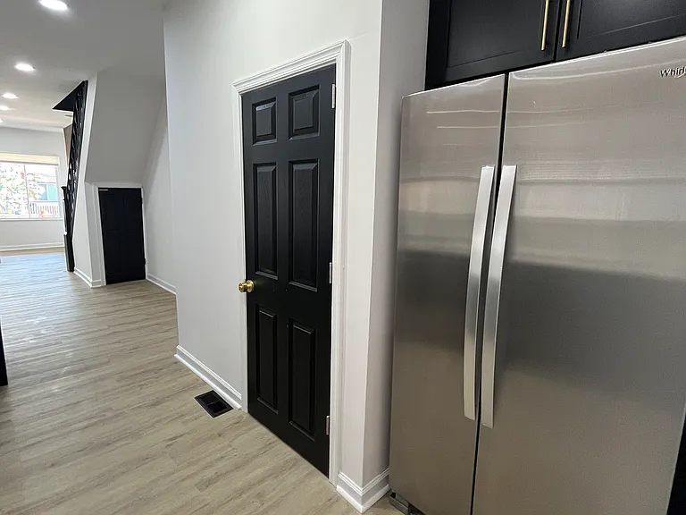 5856 Walton Ave — Photo 13