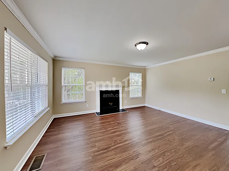 982 Acadia Ct — Photo 7
