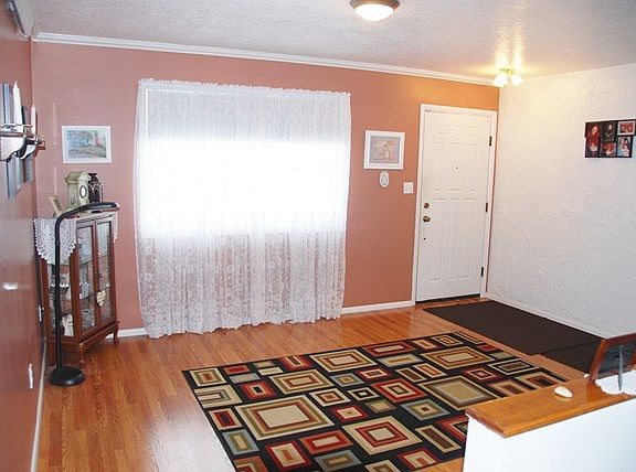 4th image of 129 Valley Dr