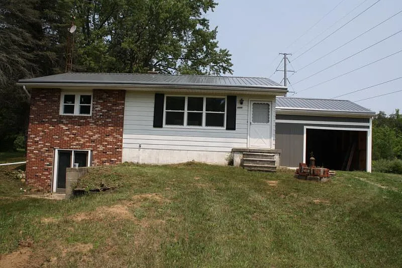 3626 Burnside Rd photo 1