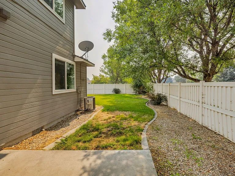 1311 N Gingham Ave — Photo 25