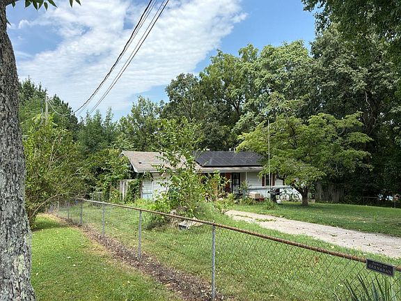 3rd image of 1009 E Georgia St
