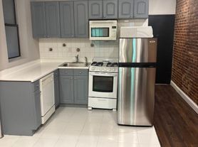 439 W 50th St