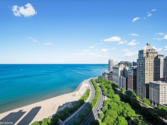 4th image of 1040 N Lake Shore Dr APT 28B