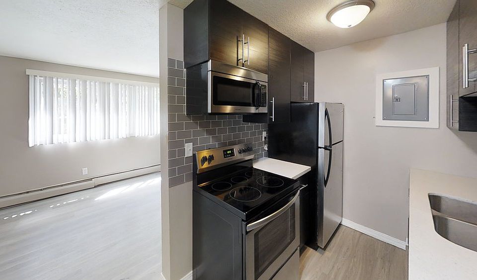 3032 Kitchen & Living Room