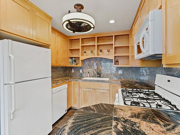 3rd image of 531 Dufour St