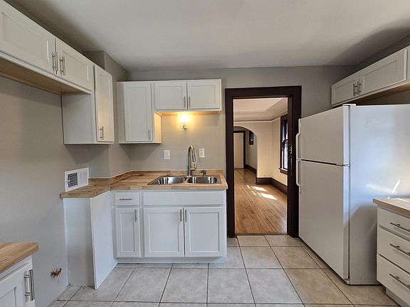 3rd image of 4933 N 38th STREET