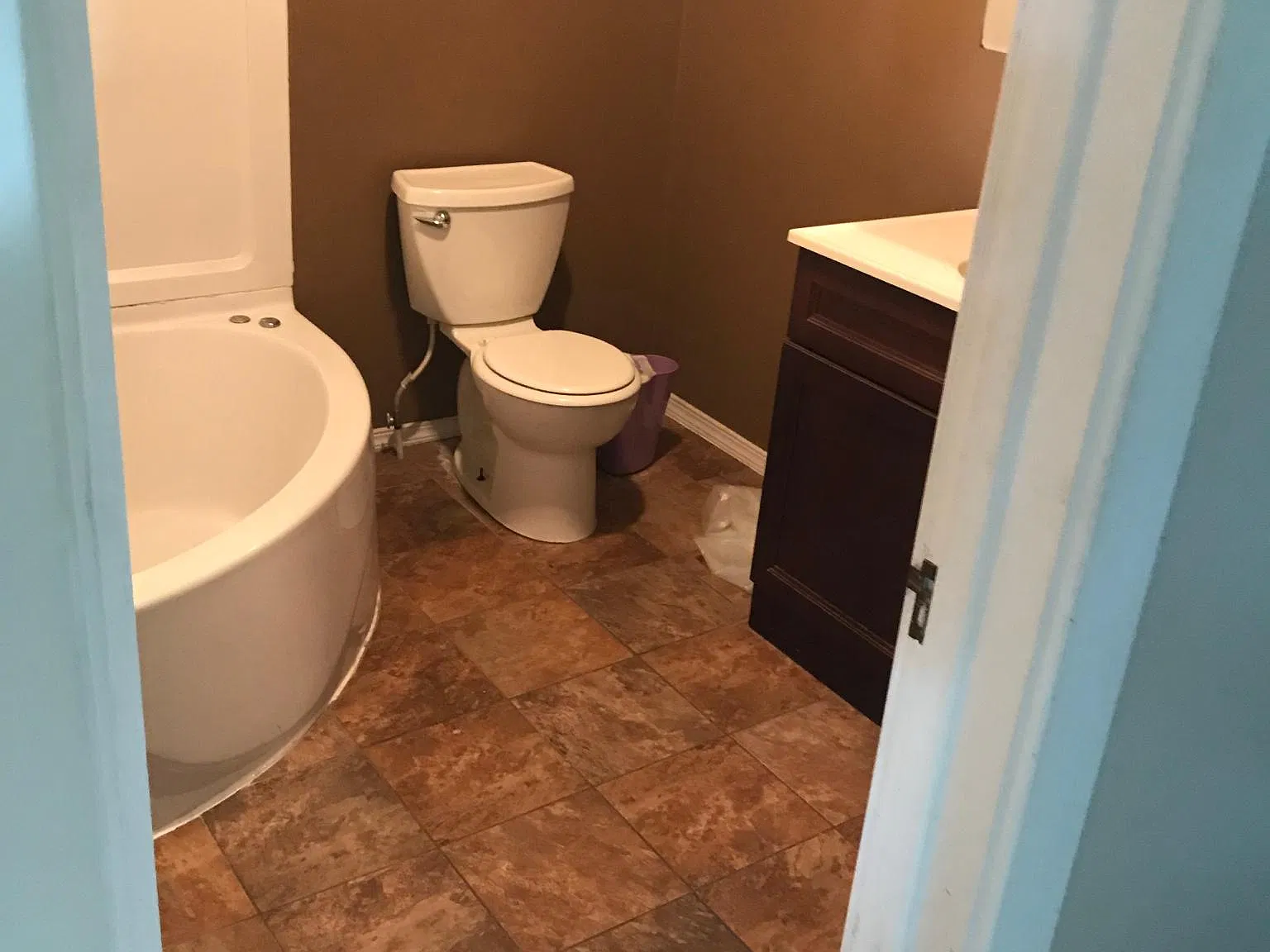 3 bed, 1200 sqft, $1,300 — Photo 3