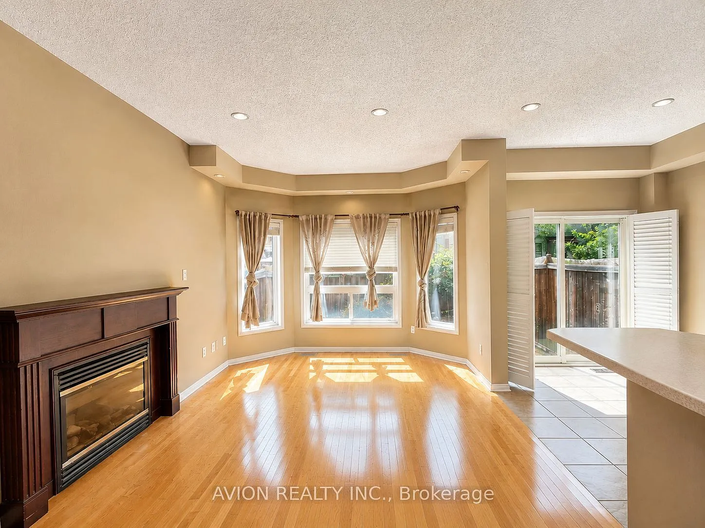 3 bed, $3,500 — Photo 2
