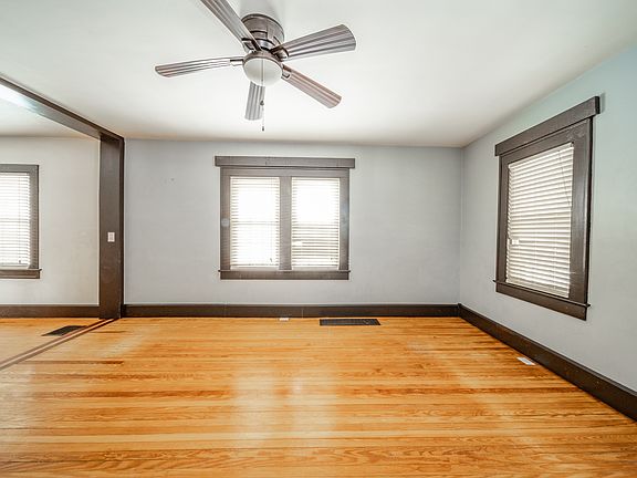 5th image of 720 S Broadway St