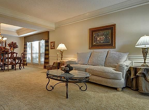 5th image of 3328 Augusta Dr