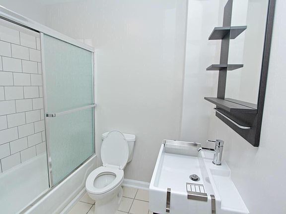 4th image of 147 E Clifton Ave #4