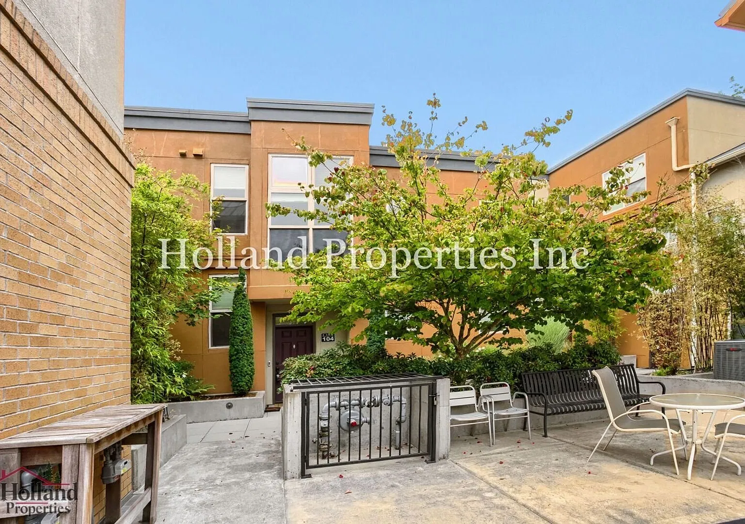 Charming 2BR Hillsboro Home with Fireplace, Pool & Private Patio — Photo 1