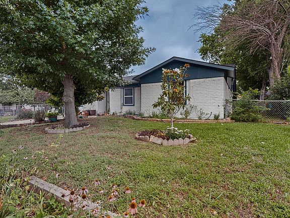 3rd image of 12207 Queen Dr