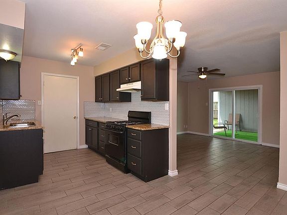 5th image of 905 Meadow Mead Dr