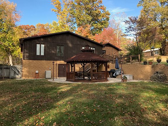 3rd image of 836 Spring Valley Rd