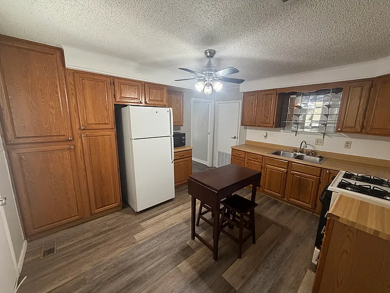 120 E Boone St — Photo 2