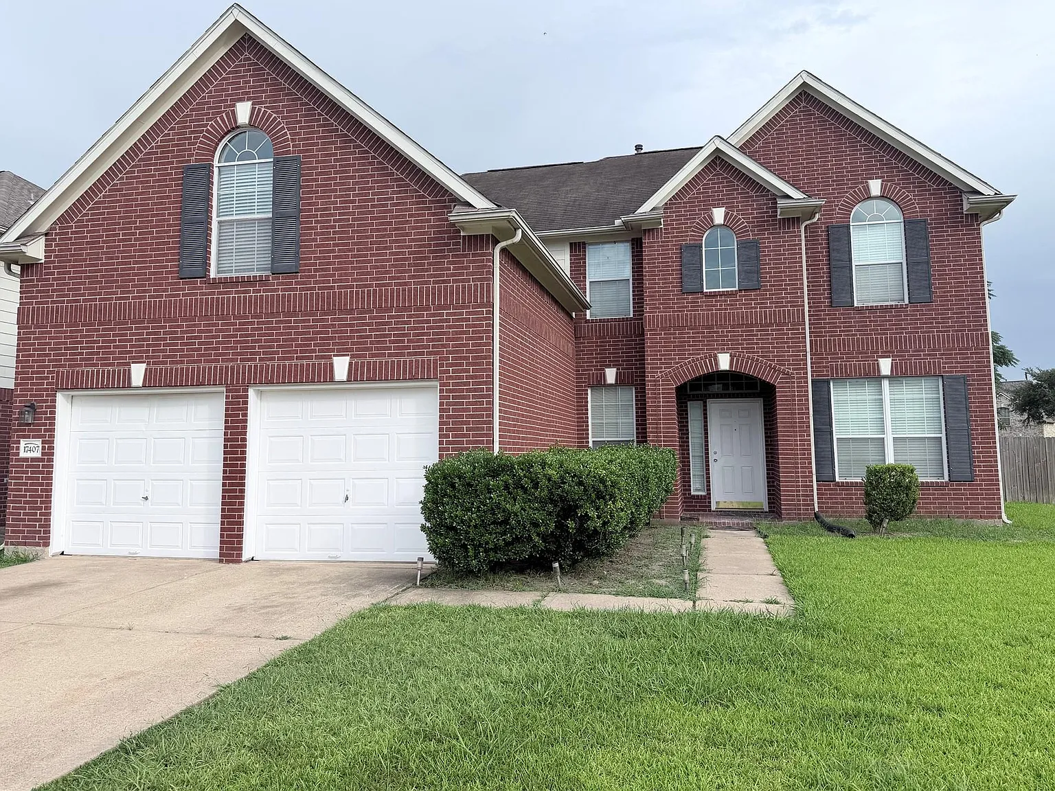 5 bed, 3.0 bath, 3264 sqft, $2,850 — Photo 2