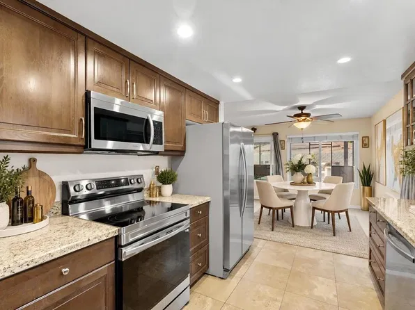 267 Hannalei Dr, Vista, CA 92083