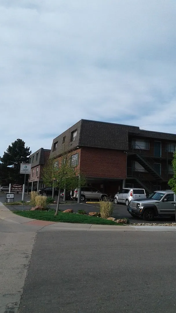 2nd Months rent is FREE, $250.00 off 1st month rent! Wedgwood Apartments — Photo 2