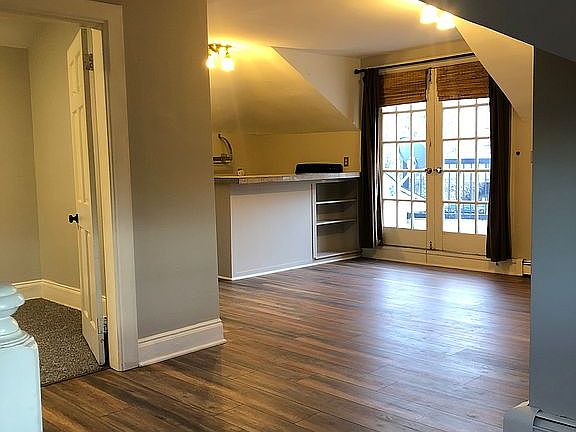 4th image of 1437 N High St #3