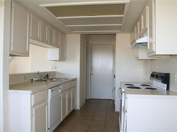 4th image of 1209 Gregory Ln #B