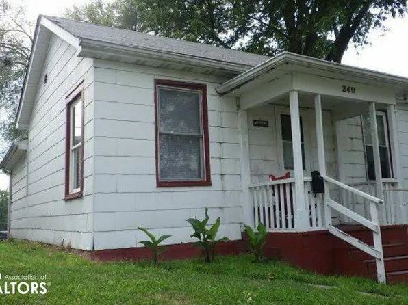 249 S 10th St, Burlington, IA 52601