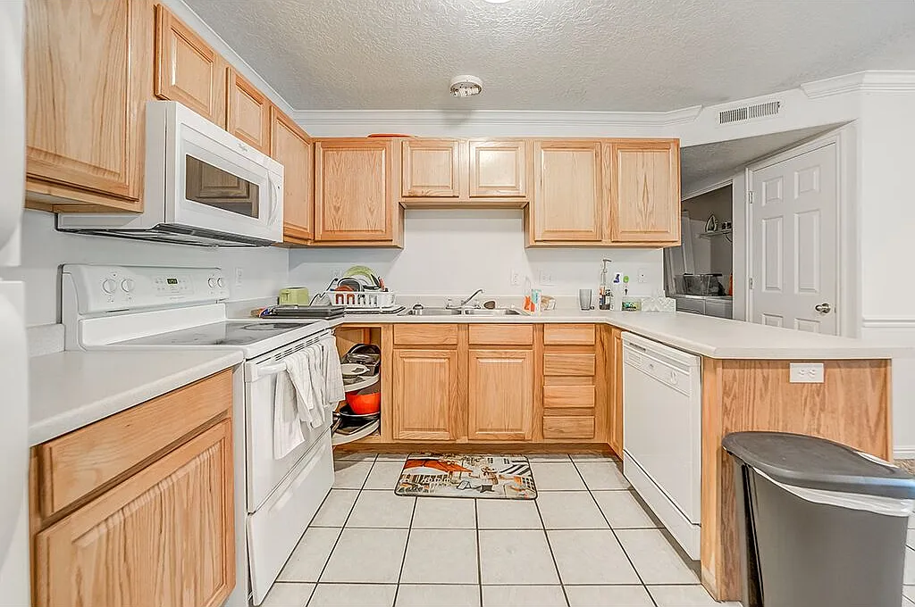 4 bed, 1056 sqft, $539 — Photo 4
