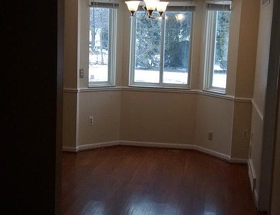 3rd image of 34505 Jefferson Ave