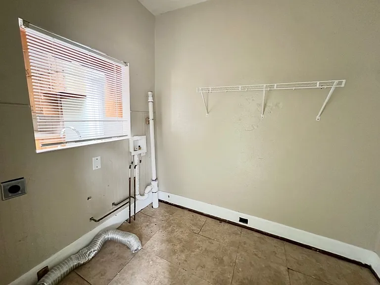 1532 Graymont Ave W — Photo 12