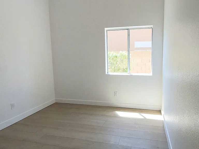 1561 E Erie St — Photo 13