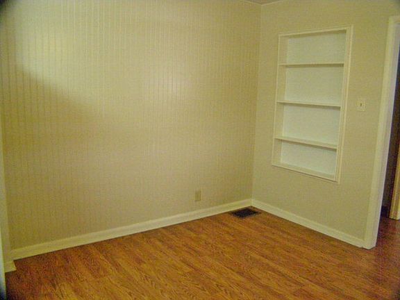 5th image of 812 E 15th St