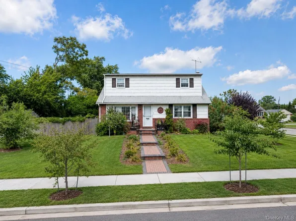 1142 Ferngate Drive, Franklin Square, NY 11010