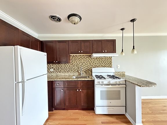 4th image of 8500 Waukegan Rd #21
