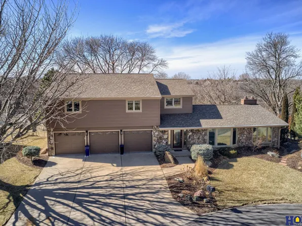 677 Hillcrest Dr, Blair, NE 68008