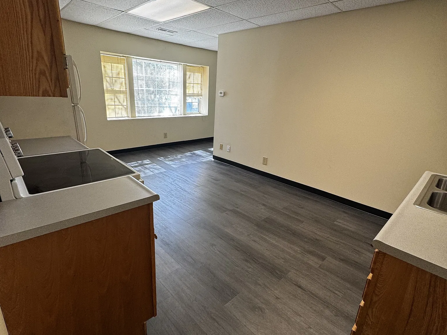 Sugar Creek Plaza Apartments — Photo 4