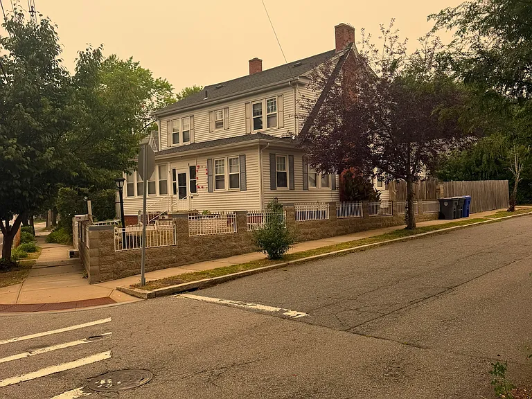 131 Gentian Ave — Photo 1