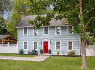 29 Canterbury Dr, Bradford, RI 02808